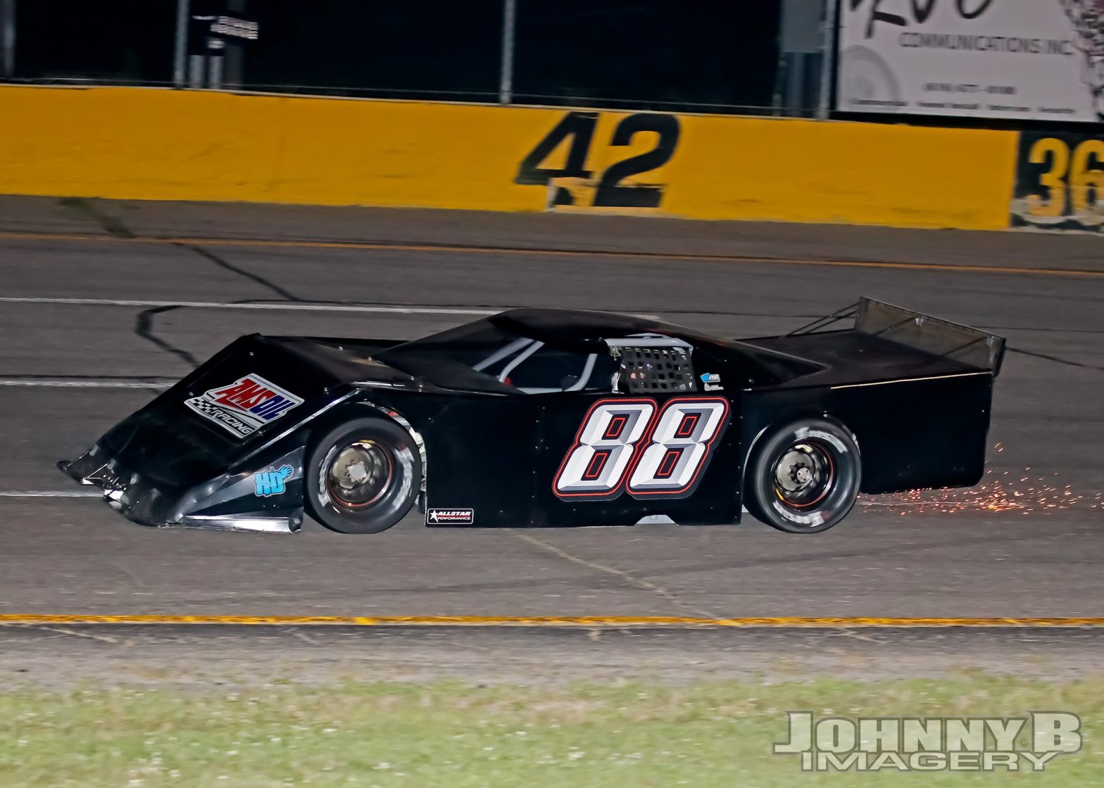 Bob Senneker Paces The Field At Berlin Needles Wins Reveal The Hammer